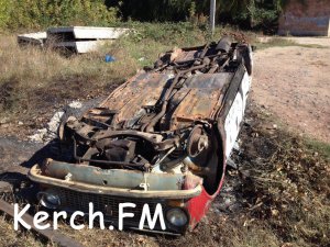 В Керчи в Аршинцево сгорел автомобиль