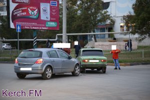 В Керчи столкнулись две легковушки