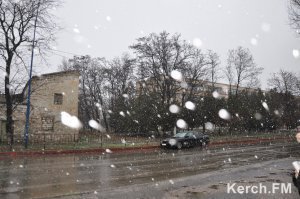 В Керчи выпал первый снег (видео)