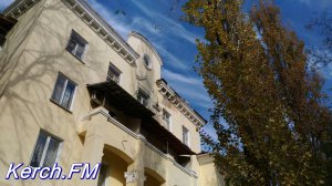 Новости » Общество: В Керчи начали ремонт крыши дома по ул. Юннатов