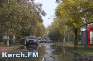 Новости » Общество: В Керчи улицу затопило нечистотами