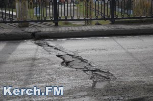 Новости » Общество: Керчане жалуются на состояние Горьковского моста