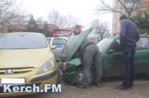 В Керчи в Аршинцево столкнулись автомобили, движение затрудненно