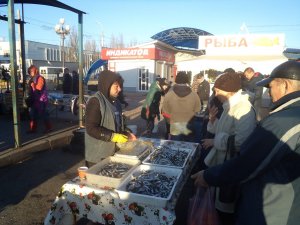 Новости » Общество: В Керчи на стихийщиков в районе рынка снова составили протоколы