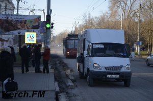 В Керчи продолжается ремонт дороги в районе «Казакова»