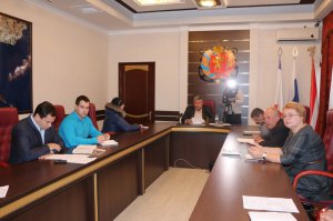 Новости » Общество: Керчане пожаловались Подлипенцеву на ЖКХ, отопление и жилищный вопрос