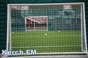 Новости » Общество: В Керчи на стадионе презентовали новое поле для минифутбола