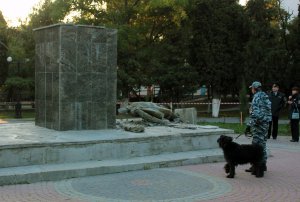 Новости » Криминал и ЧП: Крымчане, которые разрушили памятник Ленину, могут сесть на 3 года