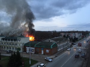 Новости » Криминал и ЧП: В интернете появились фотографии и видео пожара в кафе на набережной