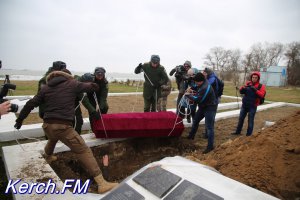 В Керчи перезахоронили останки 33 солдат