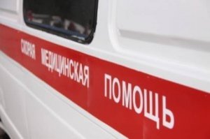 В России хотят разрешить скорым и пожарным «таранить» машины во дворах