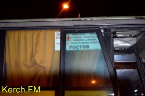 В Керчи фура врезалась в пассажирский автобус Ялта-Ростов, есть пострадавшие (фото, видео)