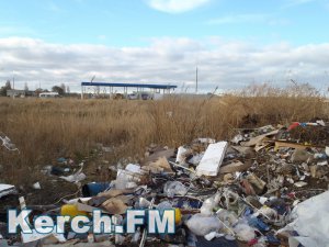 Новости » Общество: В Керчи в районе Шлагбаумской образовалась стихийная свалка