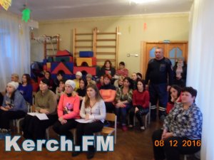 В Керчи в детском садике сотрудник ГИБДД провел собрание