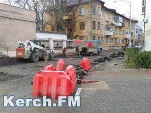 Новости » Общество: В Керчи возобновили ремонт дороги в Кооперативном переулке