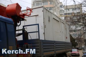 Новости » Общество: В Керчи на Генерала Петрова устанавливают резервный генератор