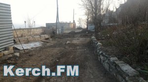 Новости » Общество: В Керчи водоканал оставил «раскопки» в районе Митридатской лестницы