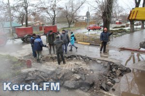 Новости » Общество: В Керчи перекрыли улицу Сморжевского