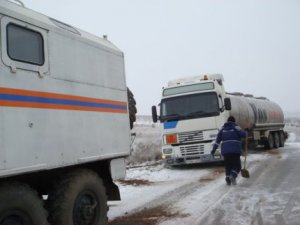 Новости » Общество: В районе Старого Крыма из-за непогоды образовался затор из грузовиков