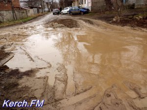 Новости » Общество: В Керчи целая улица утопает в грязи