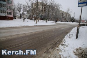 Новости » Общество: В Керчи не посыпали улицу Блюхера