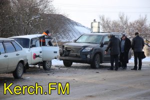 В Керчи «Лексус» стал четвертым в ДТП перед жд переездом