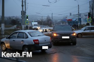 В Керчи столкнулись «Range Rover» и «LADA»