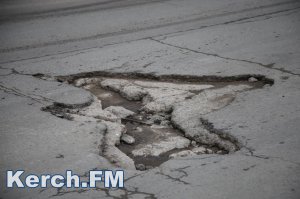 Новости » Общество: В Керчи в хорошую погоду обещают заасфальтировать основные ямы на дорогах