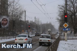 Новости » Общество: В Керчи на Вокзальном шоссе на светофоре убрали дополнительную стрелку