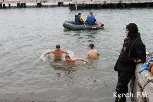 В традиционном заплыве «моржей» в Феодосии примут участие керчане