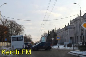 В Керчи напротив больницы водников произошло ДТП