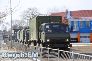 Новости » Общество: В Керчи на Шлагбаумской из-за военных машин затруднено движение, - читатель