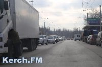 В Керчи около автовокзала затрудненно движение транспорта