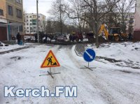 В Керчи на Ворошилова произошел порыв теплотрассы