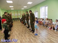 Новости » Общество: В Керчи на утренник  в детский сад пригласили солдат