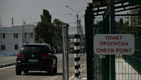 Новости » Общество: На границе Крыма задержали двоих мужчин, находившихся в розыске