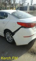 В Керчи водитель ВАЗа зацепил на парковке иномарку и уехал