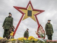Новости » Общество: В поселке Глазовка торжественно открыли памятный знак «Звезда»