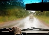 Новости » Общество: ГИБДД Крыма просит водителей быть внимательными на дорогах в непогоду