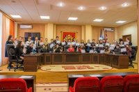 Новости » Общество: Школьники Керчи учились лидерству в горсовете и администрации