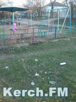 Новости » Общество: В Керчи детскую площадку превратили в помойку, - читательница