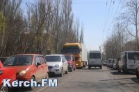 Новости » Общество: В Керчи около автовокзала пробки из-за сломанной фуры