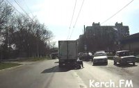 Ты репортер: В Керчи мужчина на мотоцикле врезался в грузовик (видеорегистратор)