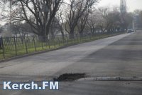 Новости » Общество: В Керчи снова подготавливают дорогу на Кирова к ямочному ремонту