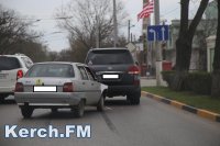 Новости » Криминал и ЧП: В Керчи «Таврия» въехала в «Toyota Land Cruiser»