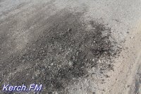 Новости » Общество: В Керчи дорогу на Аршинцевском мосту подсыпали асфальтной крошкой