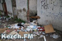 Новости » Общество: В Керчи в бывшем бомбоубежище образовали свалку