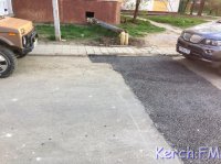 Новости » Общество: В Керчи на Ворошилова спустя два месяца «залатали» глубокую яму