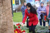 Новости » Общество: В Керчи возложили цветы в честь манифеста о присоединении Крыма
