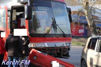 Новости » Криминал и ЧП: В Керчи столкнулись рейсовый автобус и легковушка